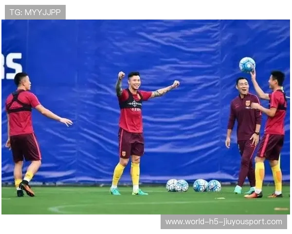 球员赛后接受心理辅导以备下一场重要比赛，运动员赛后心理调整