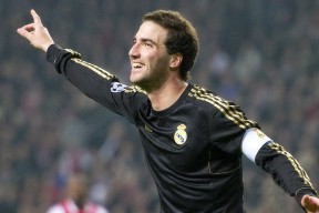 九游体育官网首页-争议：阿莫林当选英超10月最佳主帅，英超十大巨星