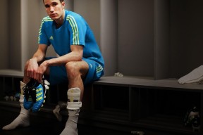 九游手游官网-于鑫淼：球迷训话风气要改改，不是外国什么东西都是好的，于鑫淼球衣